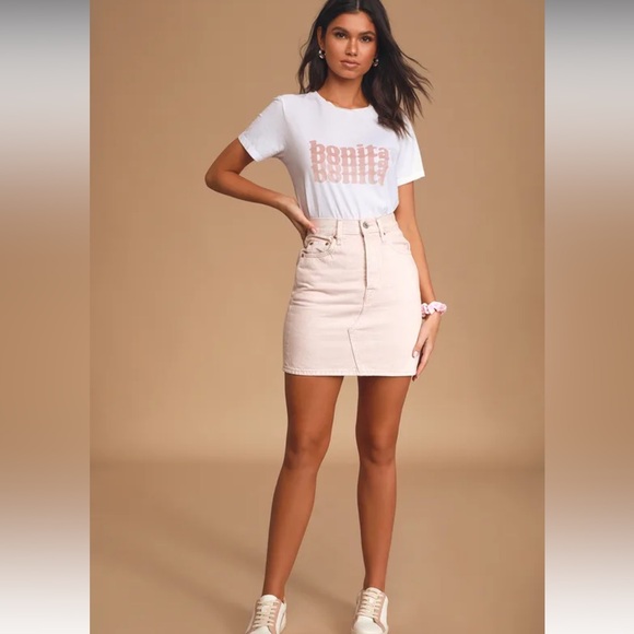 NWT Levi’s High Rise Deconstructed Pink Denim Mini Skirt size 27 - Picture 2 of 9